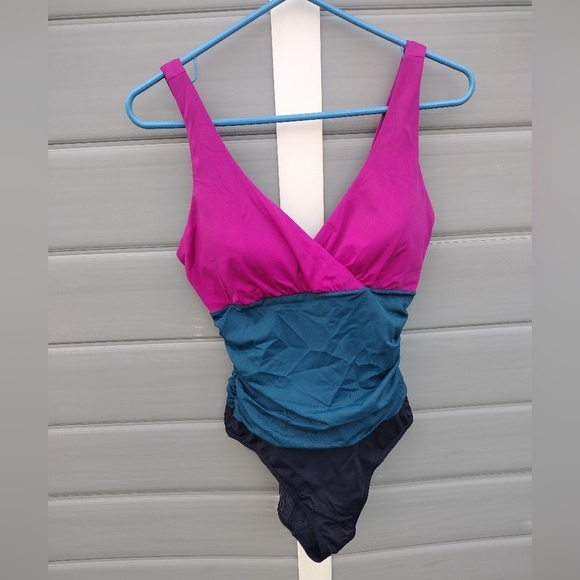 Boden Other - Boden Talamanca colorblock ruched one piece swimsuit 8R